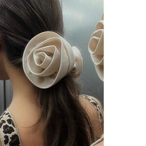 Zara DOUBLE FLOWER SCRUNCHIE